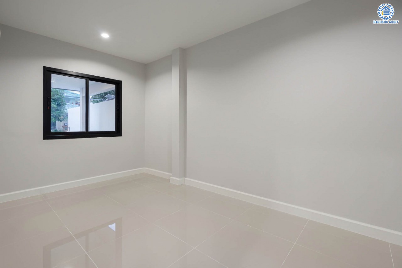 บ้านมือสองตกแต่งใหม่ ม.อักษรา พุทธมณฑลสาย3 ตกแต่งหรูหรา เนื้อที่ 55 ตร.ว. ฟังก์ชัน 3 ห้องนอน 3 ห้องน้ำ จอดรถได้ 2 คัน บนทำเลเชื่อมต่อเมือง ใกล้เซ็นทรัลศาลายา, ม.มหิดล ทางคู่ขนานลอยฟ้าบรมราชชนนี และรายล้อมด้วยสิ่งอำนวยความสะดวกครบ!